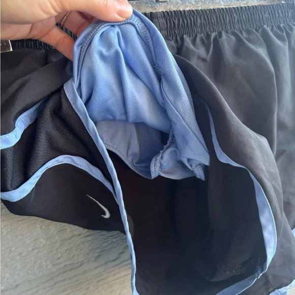 Women’s Medium Nike Shorts Exercise Athletic Running Gym Training Workout - Picture 3 of 7